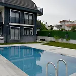 بيت للعطل Sahnaz Suits