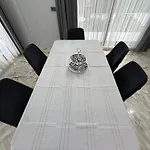 بيت للعطل Sahnaz Suits