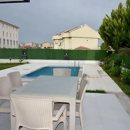 Holiday home Sahnaz Suits *