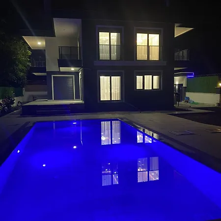 Holiday home Sahnaz Suits *