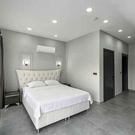 Sahnaz Suits Case de vacanță *