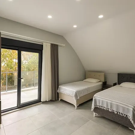 Sahnaz Suits Case de vacanță