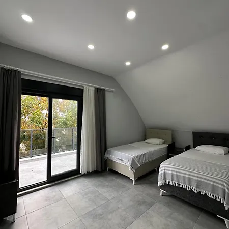 Sahnaz Suits Case de vacanță