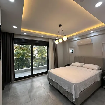 Sahnaz Suits Case de vacanță *