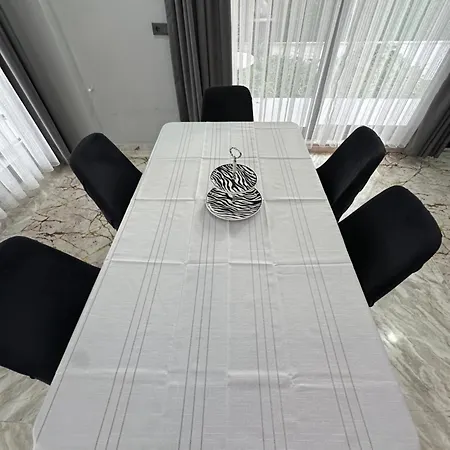 بيت للعطل Sahnaz Suits